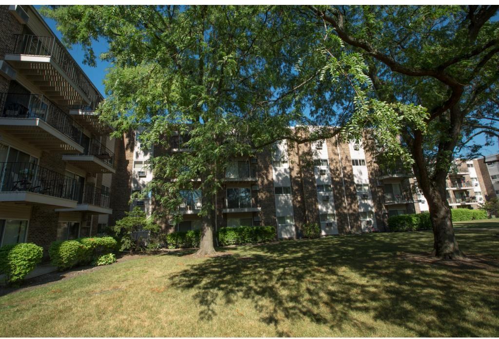 Glen Oaks Commons - Photo 2 of 20