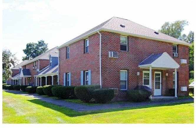 Southpoint Townhouses & Apartments - Photo 2 of 18