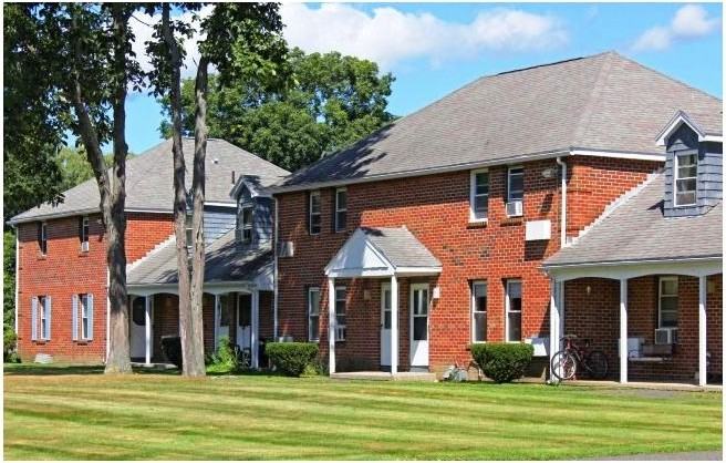 Southpoint Townhouses & Apartments - Photo 3 of 18