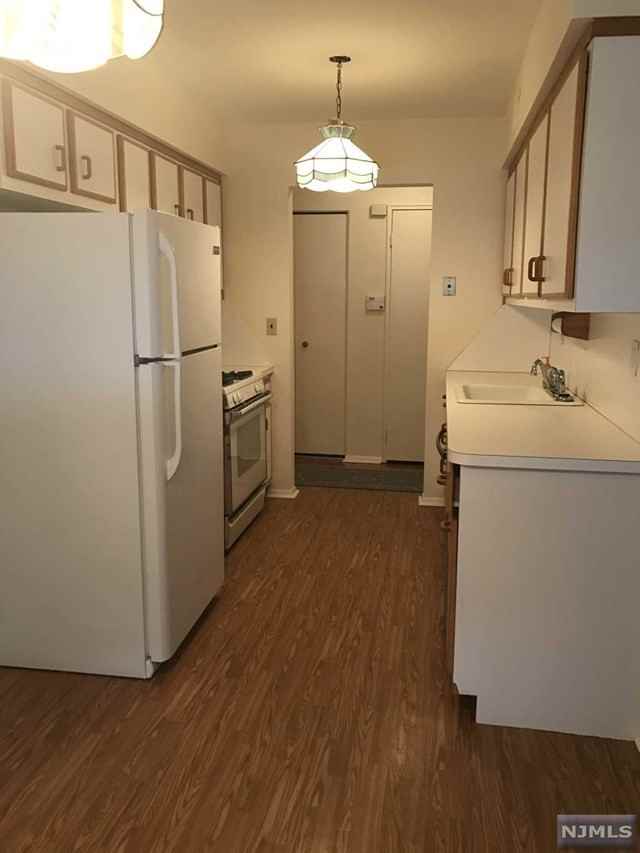 1 Tamaron Dr - Photo 2 of 10