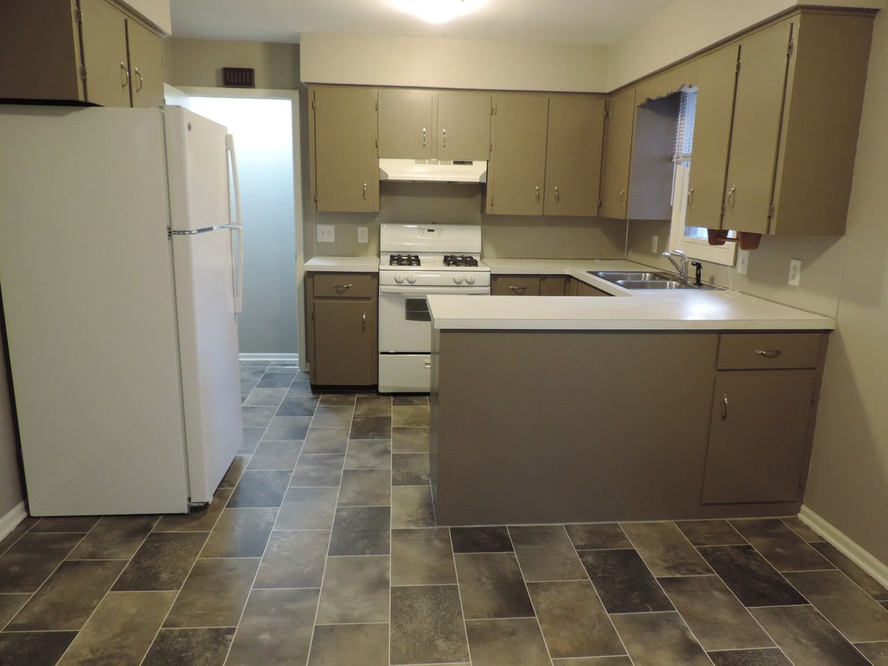 948 Twin Home St - Photo 2 of 19