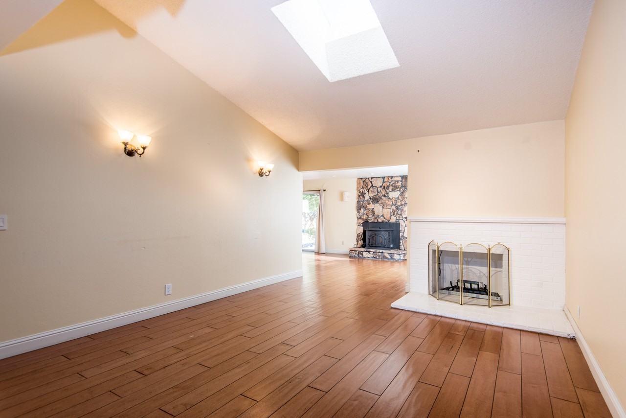 453 Heatherbray Ct - Photo 2 of 12