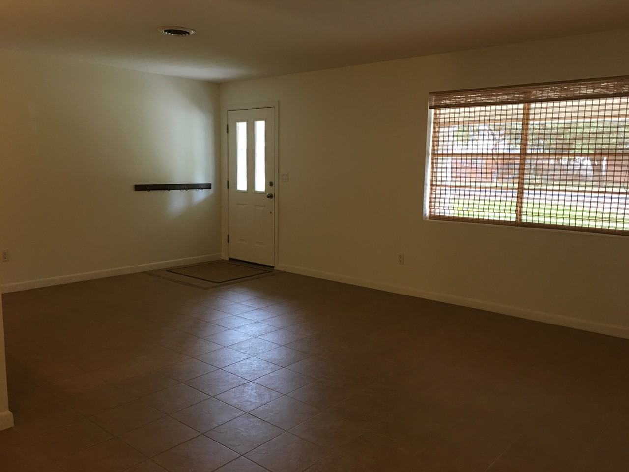 1103 Middle Dr - Photo 3 of 36