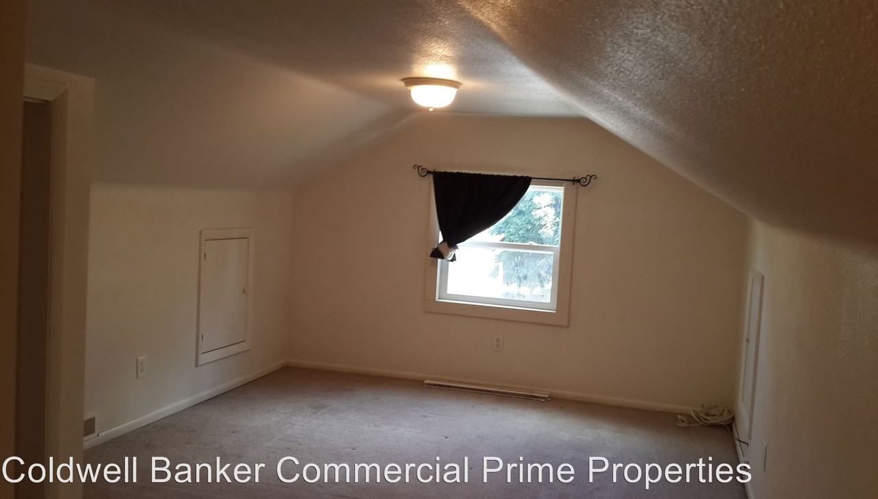 696 Rose St - Photo 3 of 10