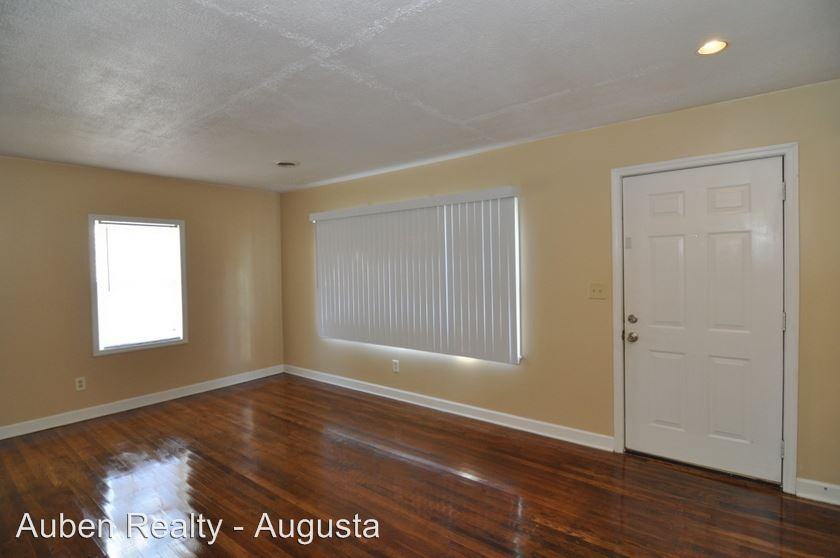 2210 Killebrew Ave - Photo 2 of 19