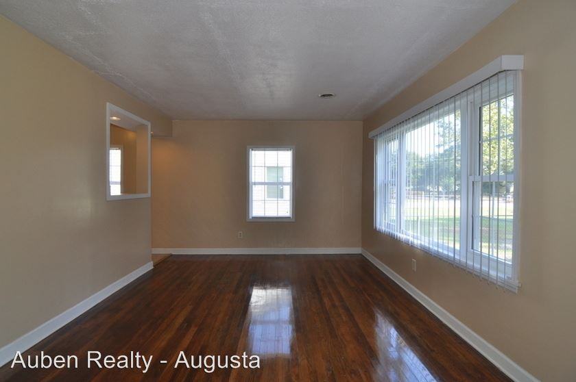 2210 Killebrew Ave - Photo 3 of 19