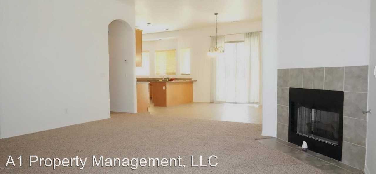 1067 Tiffany Pl - Photo 3 of 15