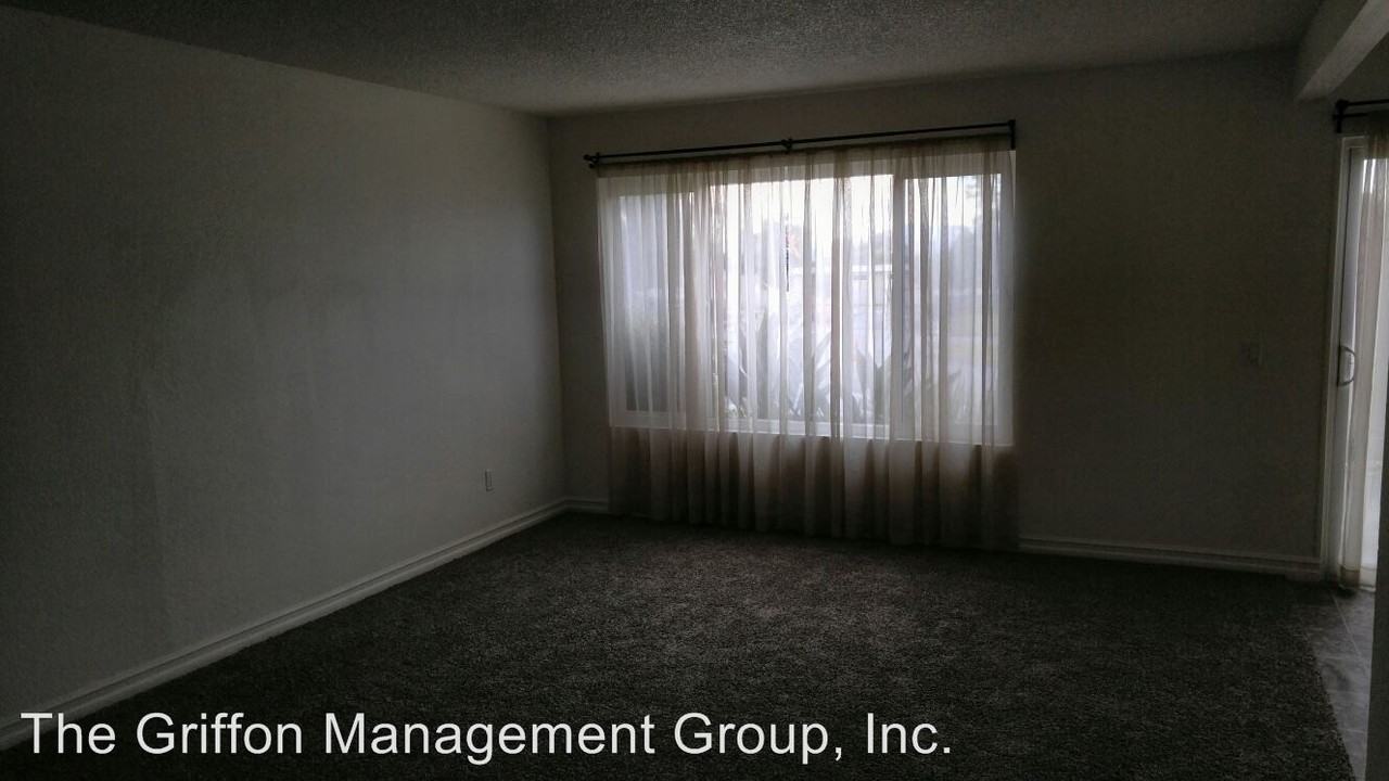 2065 E Locust Ct - Photo 3 of 50