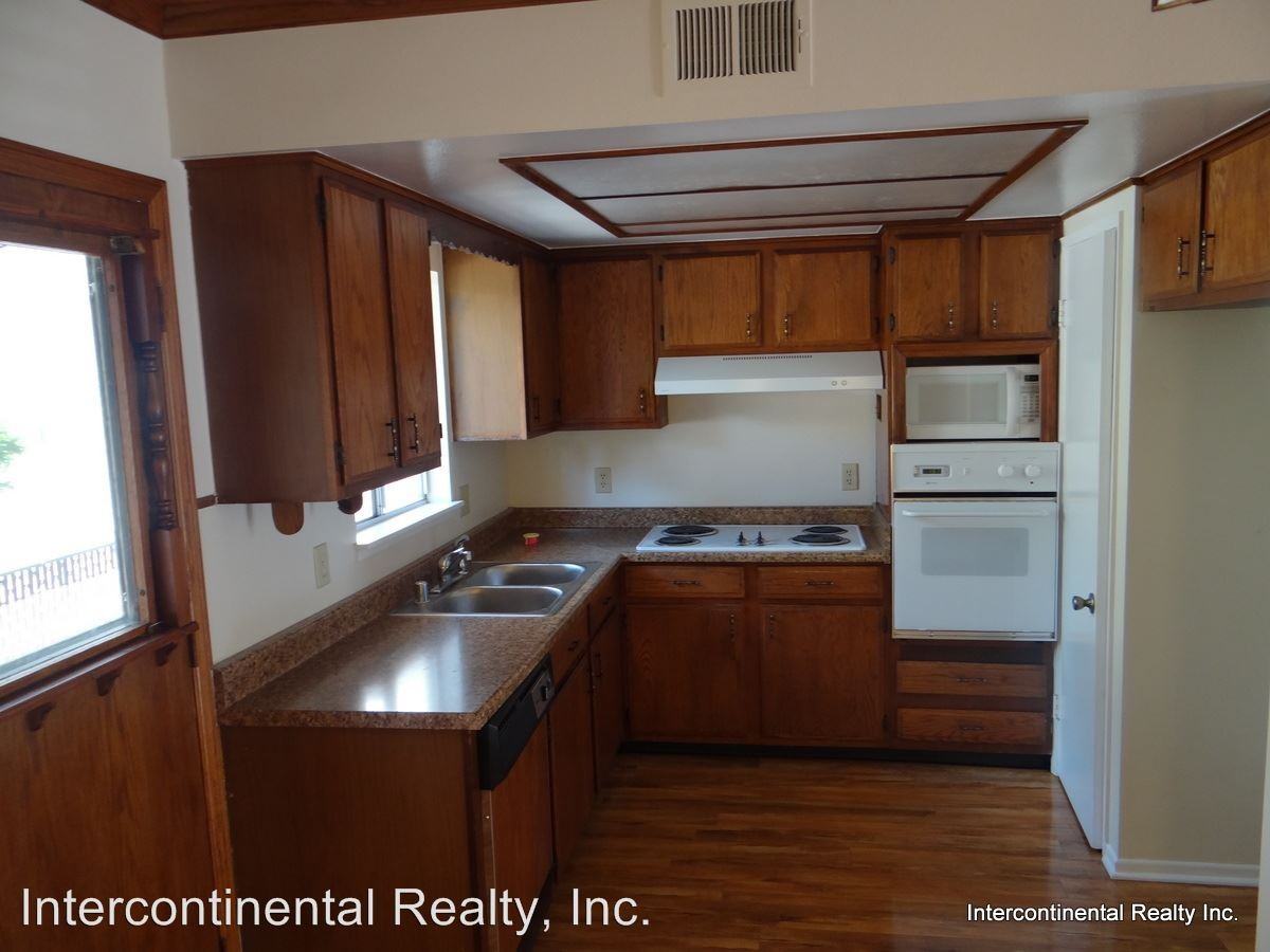 1303 Doris Ave - Photo 3 of 13