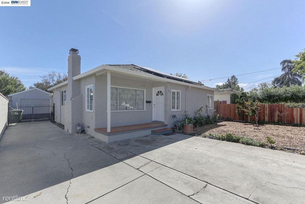 1392 Carlton Ave - Photo 2 of 11