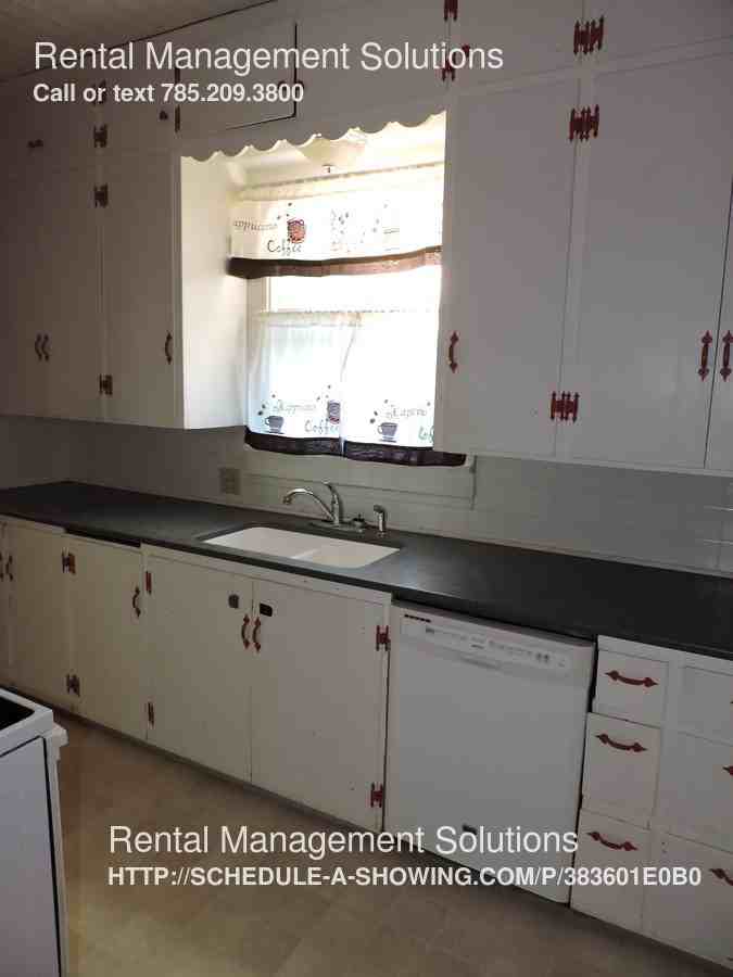 227 SW Elmwood Ave - Photo 2 of 12