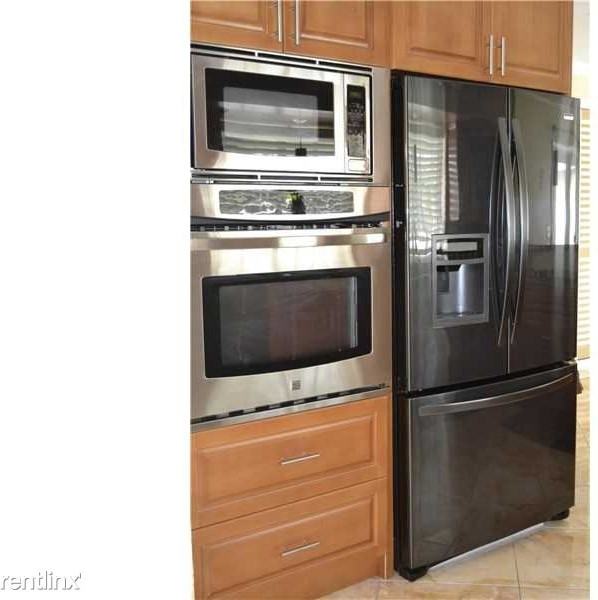 301 NW 93rd Ave #1 - Photo 3 of 8