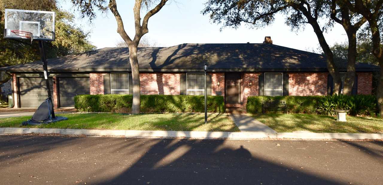 408 Lamar Ave - Photo 2 of 41