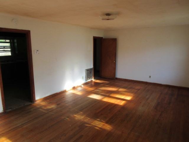 424 S Main St - Photo 2 of 8