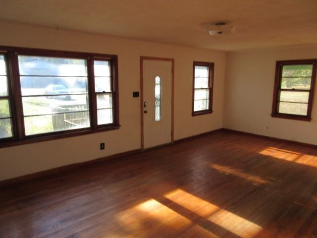 424 S Main St - Photo 3 of 8