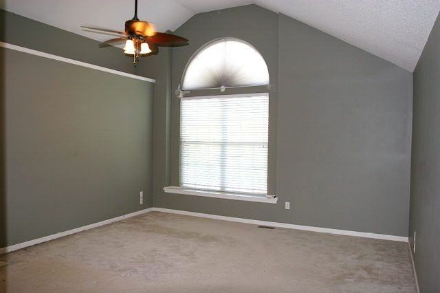 2621 SE Winchester Dr - Photo 3 of 8