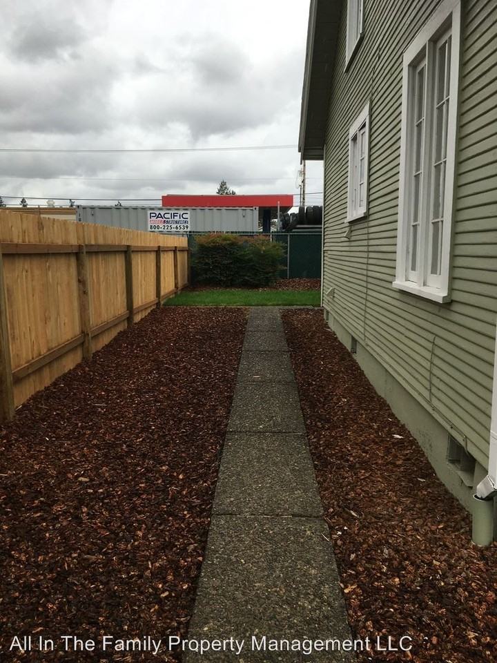 1029 Prospect St - Photo 2 of 10