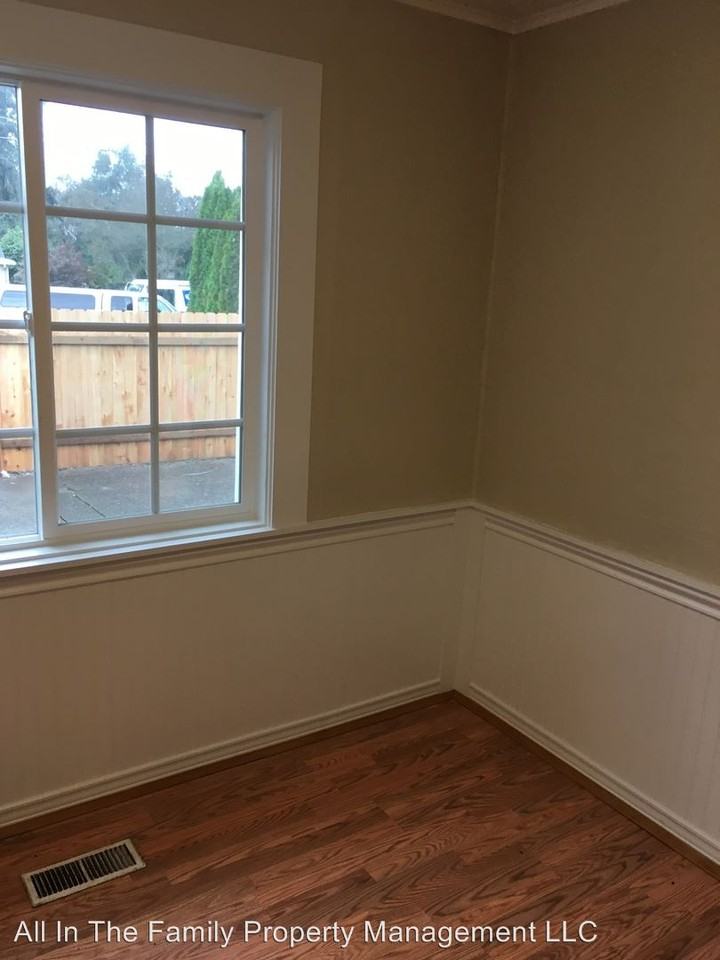 1029 Prospect St - Photo 3 of 10