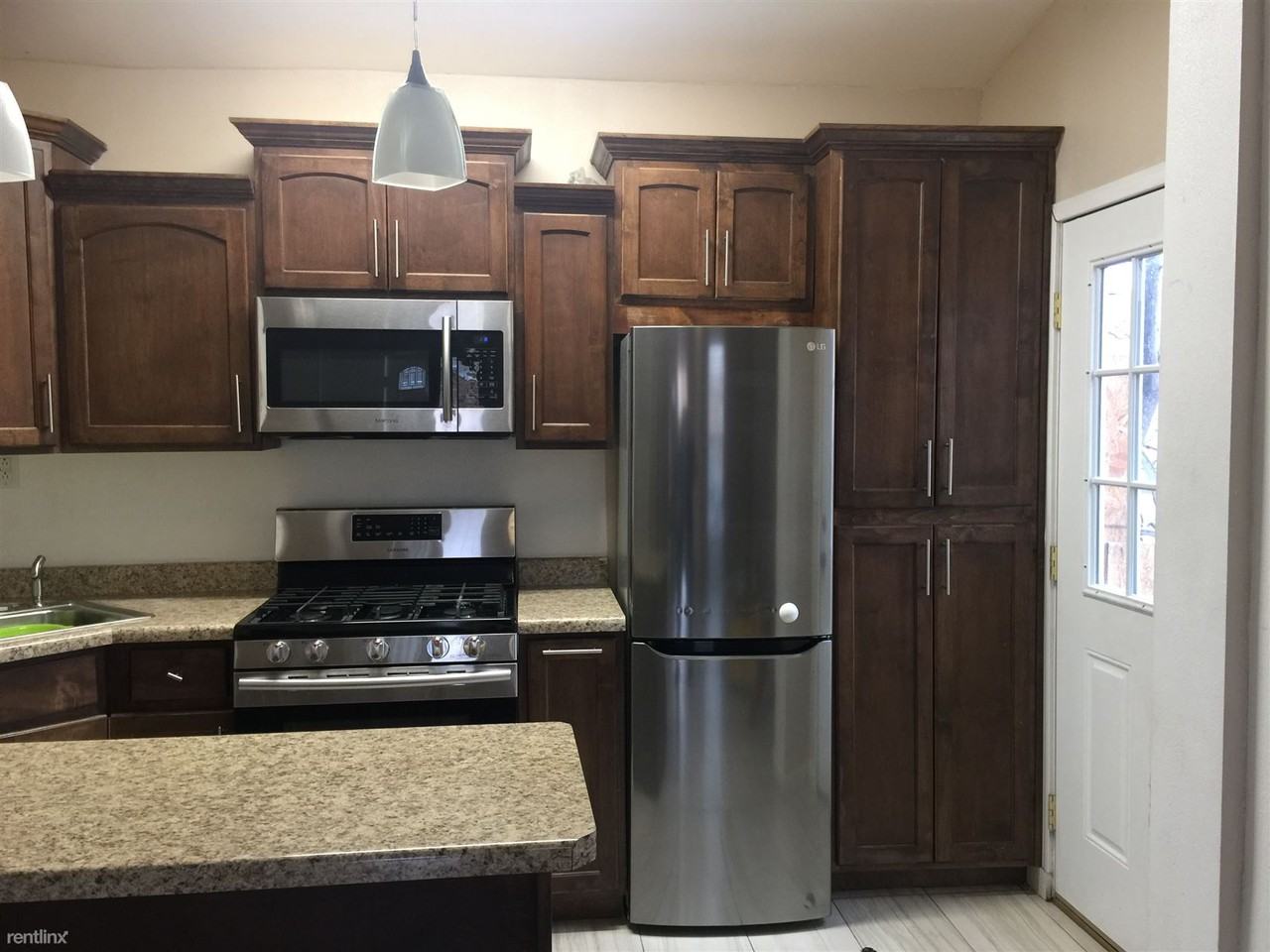 801 Arizona Ave - Photo 2 of 12