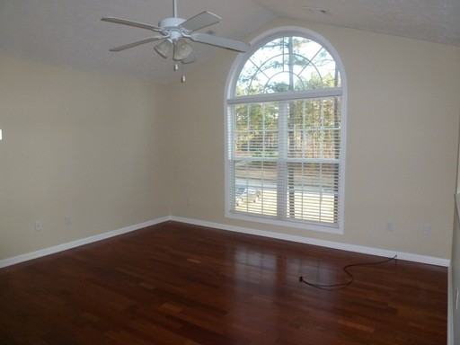 214 Edgemont Dr - Photo 3 of 6