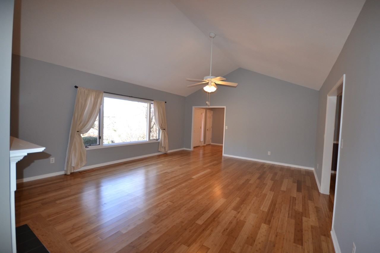 100 Hyde Ave - Photo 2 of 19