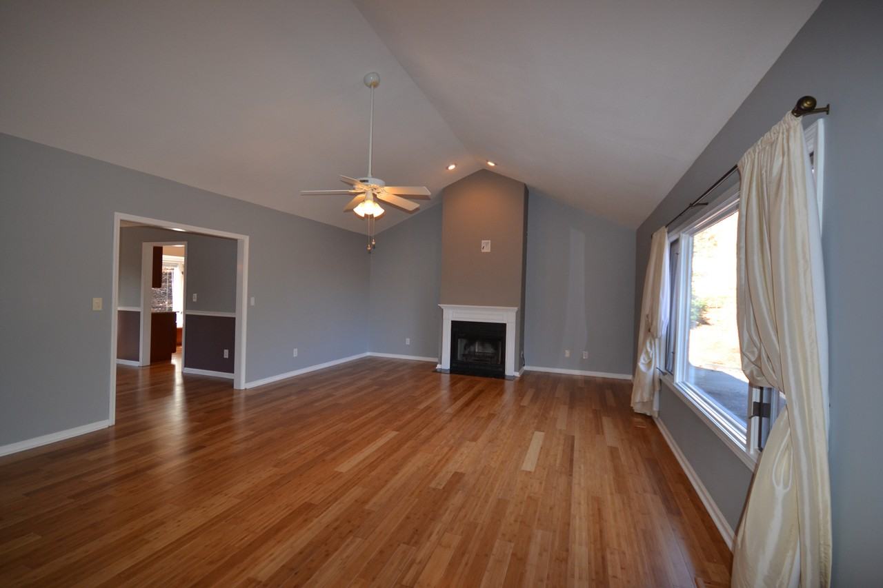 100 Hyde Ave - Photo 3 of 19