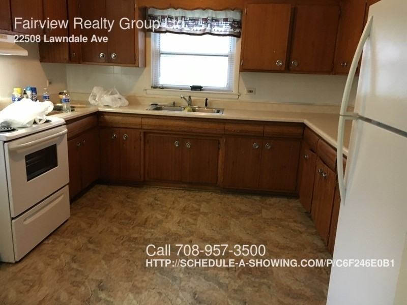 22508 Lawndale Ave - Photo 2 of 8