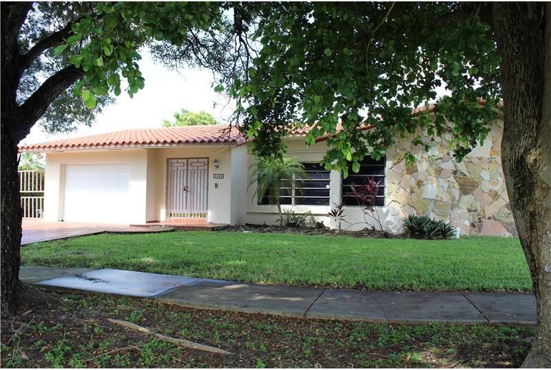 2030 SW 132nd Ave - Photo 3 of 18