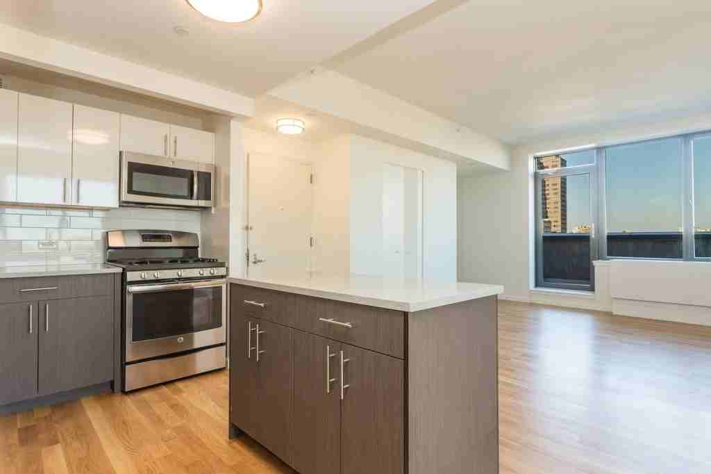 1770 Madison Ave #68