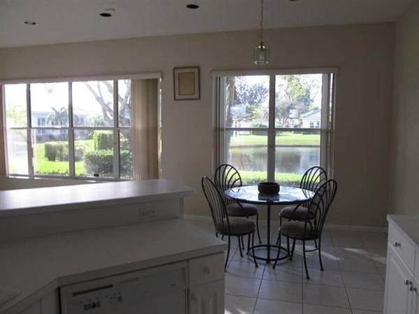 8947 Brittany Lakes Dr - Photo 2 of 6