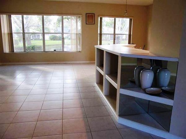 8947 Brittany Lakes Dr - Photo 3 of 6