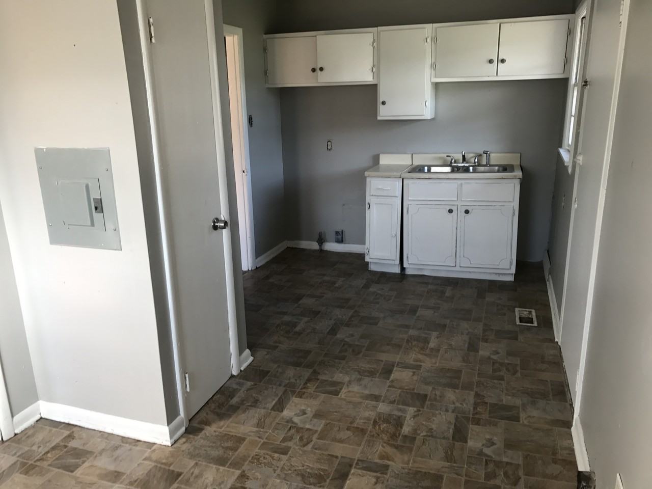 324 15th Ave W - Photo 3 of 7