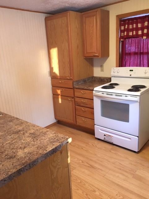 1002 SE 4th St - Photo 2 of 7