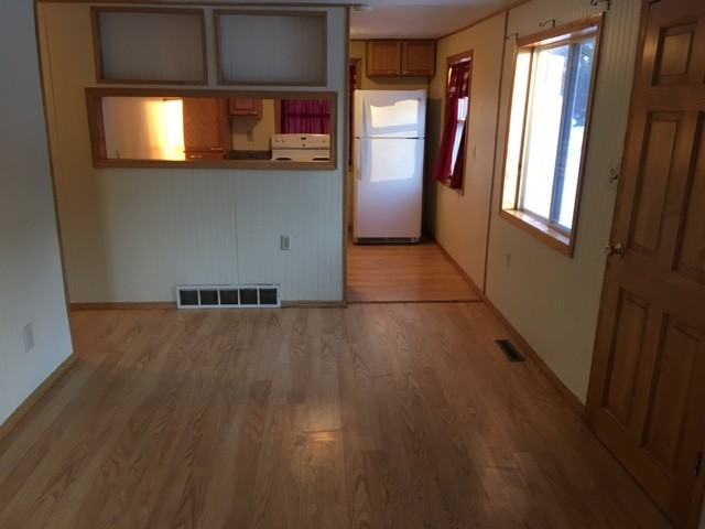 1002 SE 4th St - Photo 3 of 7