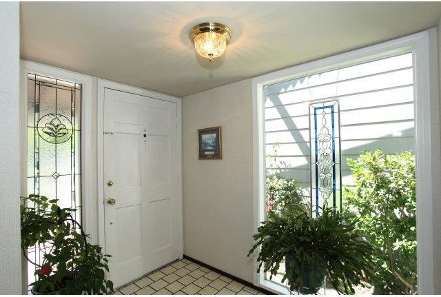 961 Marlinton Ct - Photo 2 of 17