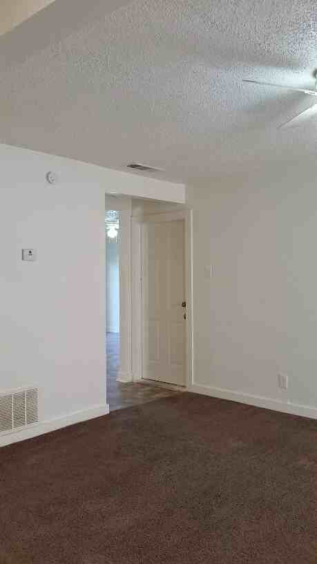 513 SW 17th St - Photo 2 of 14