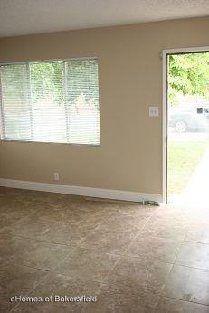 901 Snyder Ln - Photo 3 of 13