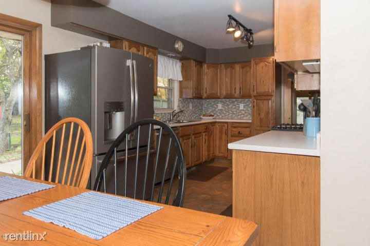 616 N Orient St - Photo 2 of 11