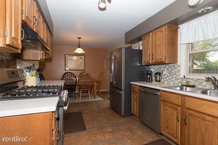 616 N Orient St - Photo 3 of 11