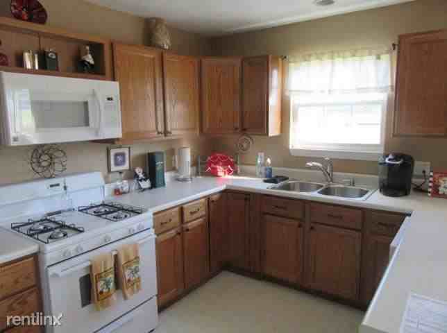 1300 Rachael Ln - Photo 2 of 10