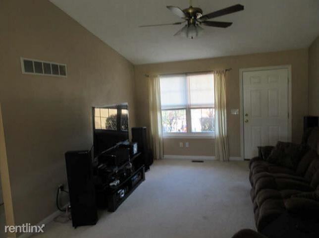 1300 Rachael Ln - Photo 3 of 10