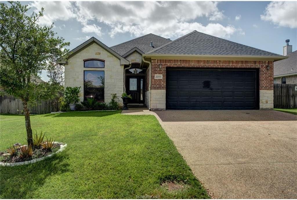 2215 Carlisle Ct - Photo 2 of 27