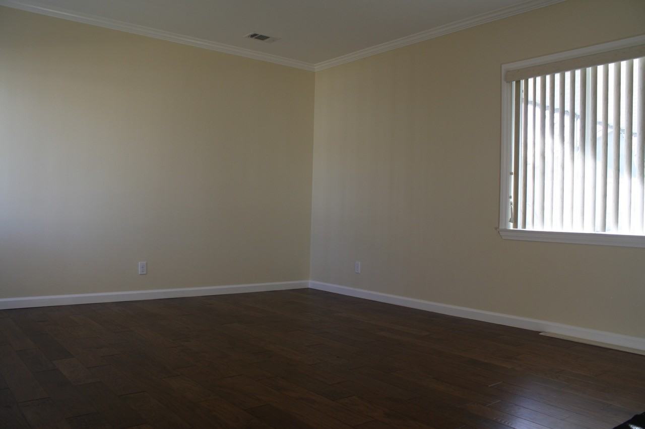 4917 Daisy Ave - Photo 3 of 26