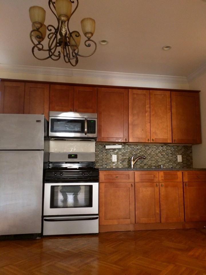 864 Nostrand Ave #2E