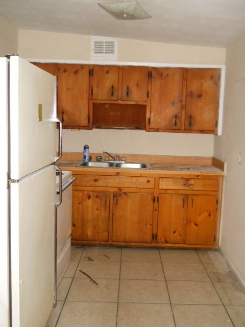 2544 Vernon St - Photo 3 of 6