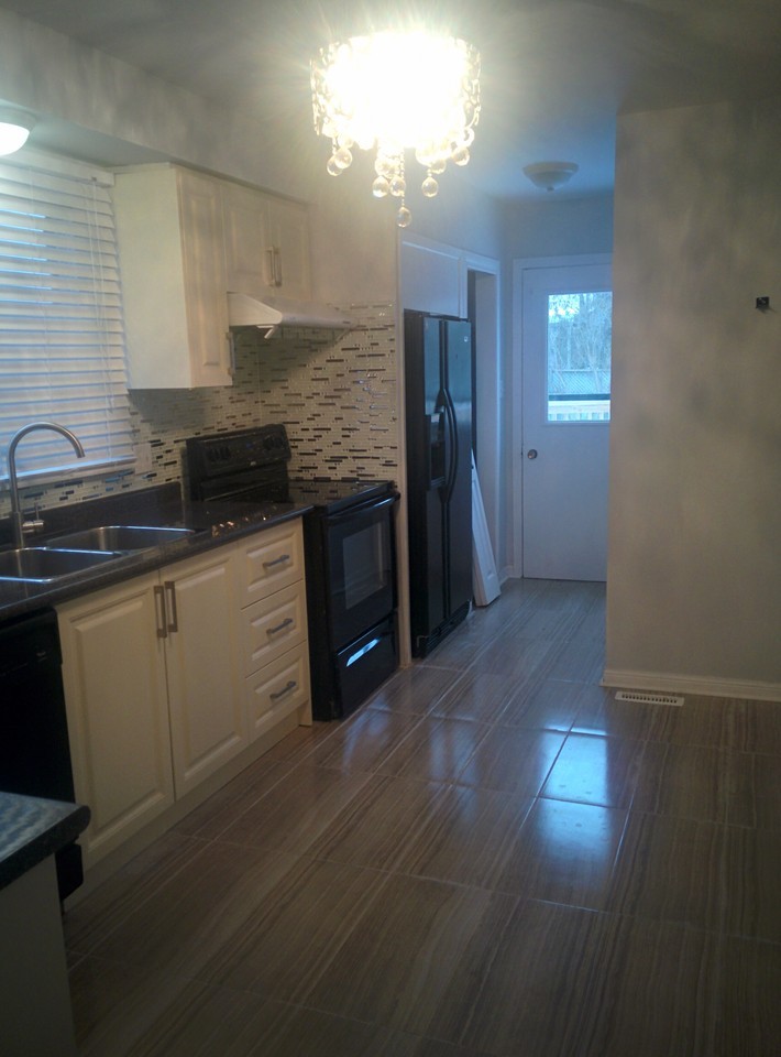 1480 Tampa Crescent - Photo 3 of 18