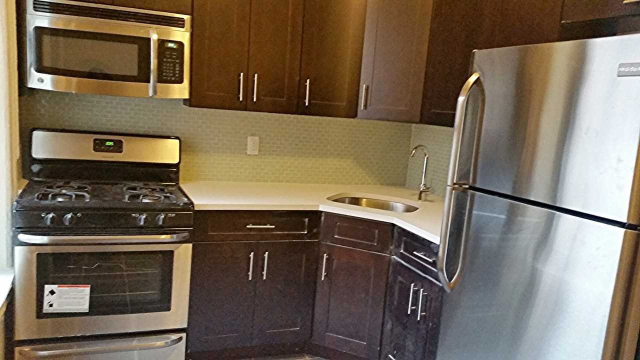 396 Montgomery St #9L