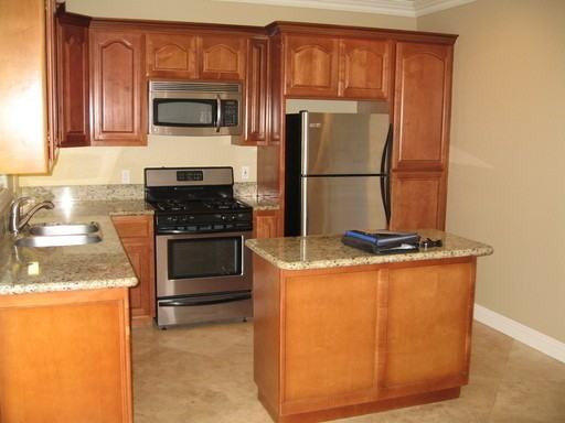 383 Moss St - Photo 2 of 11