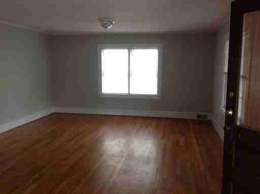 116 Poplar St S - Photo 3 of 8