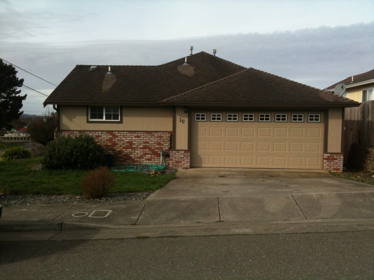 10 Shadowbrook St - Photo 2 of 9